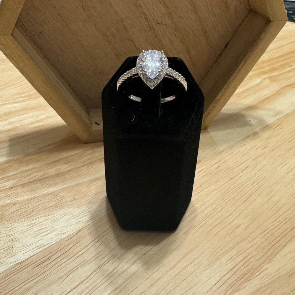 SIZE 10 WEDDING RING - Picture 2 of 6